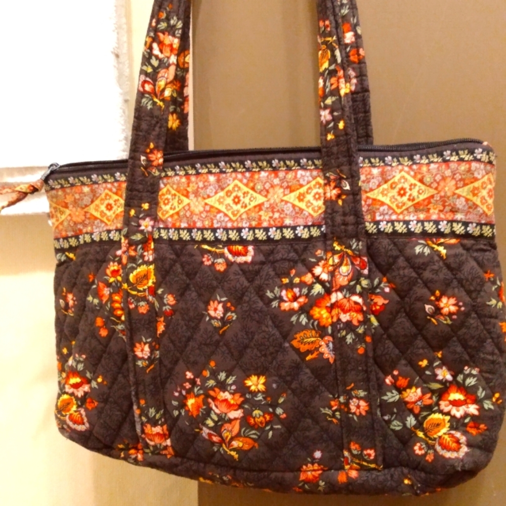 Vera Bradley Tote 🛍️ brown,green, yellow, brownish red, orange